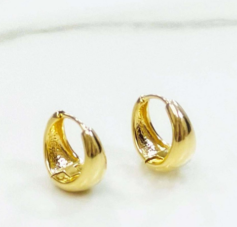 Gold Oval Huggies